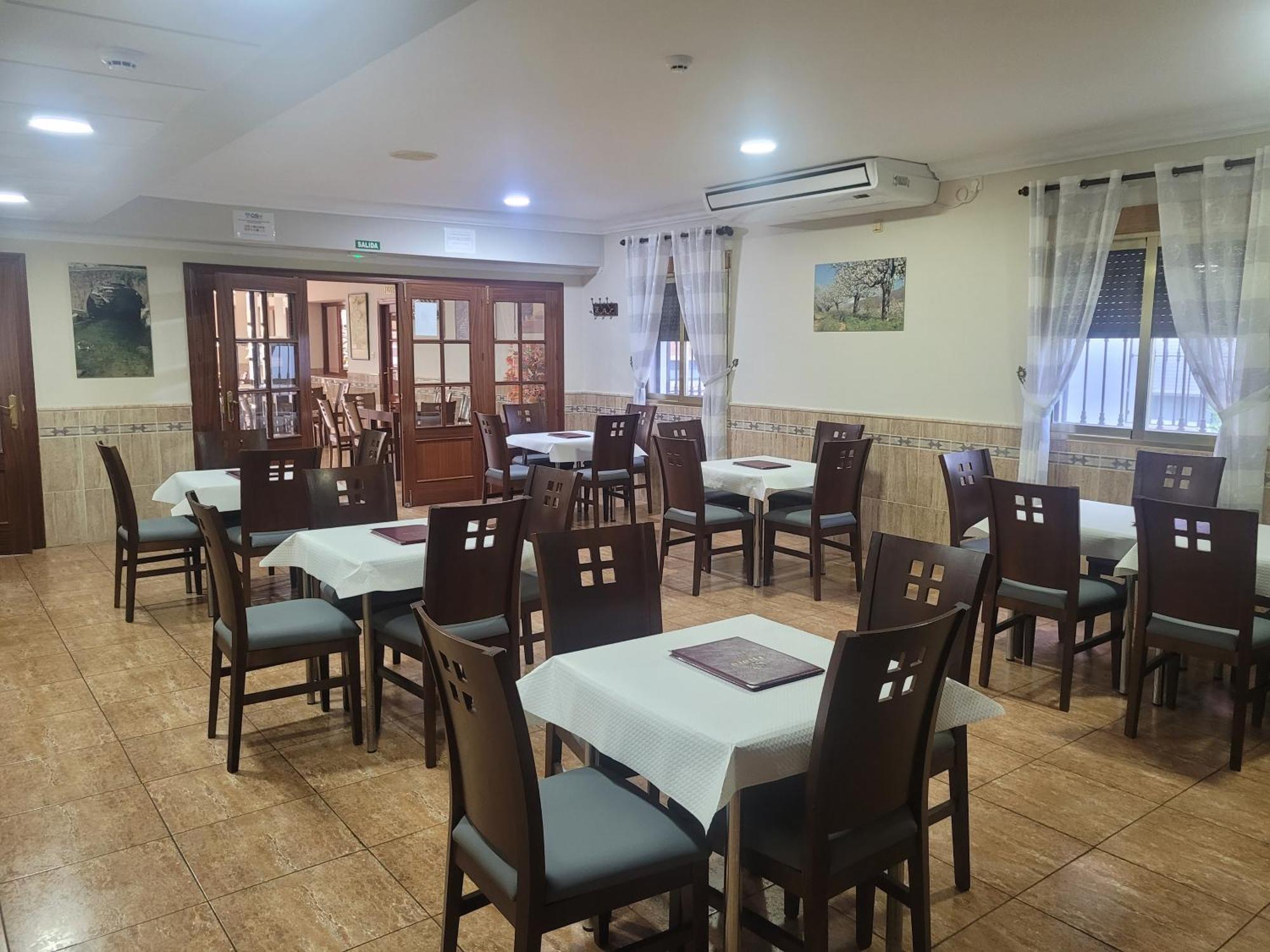 Hostal Restaurante El Paraiso Don Benito Buitenkant foto