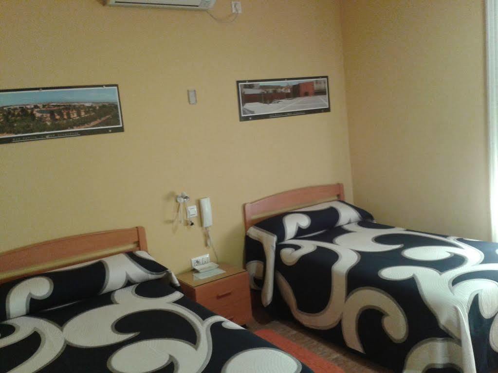 Hostal Restaurante El Paraiso Don Benito Buitenkant foto