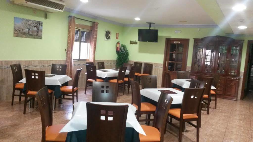 Hostal Restaurante El Paraiso Don Benito Buitenkant foto