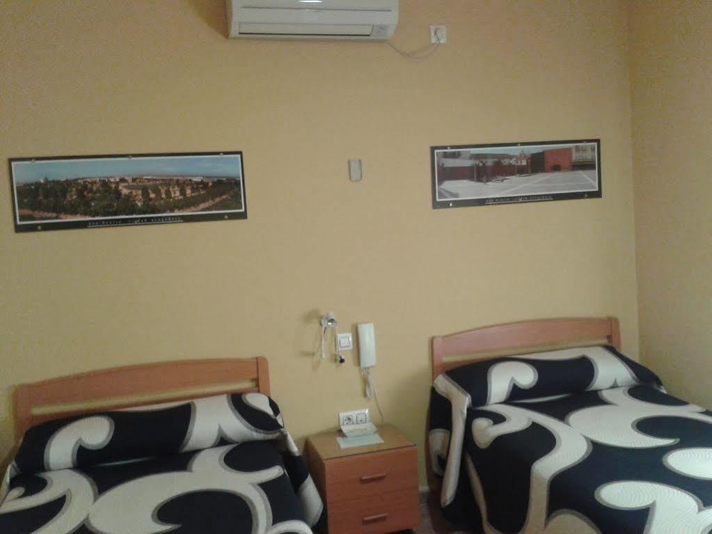 Hostal Restaurante El Paraiso Don Benito Buitenkant foto